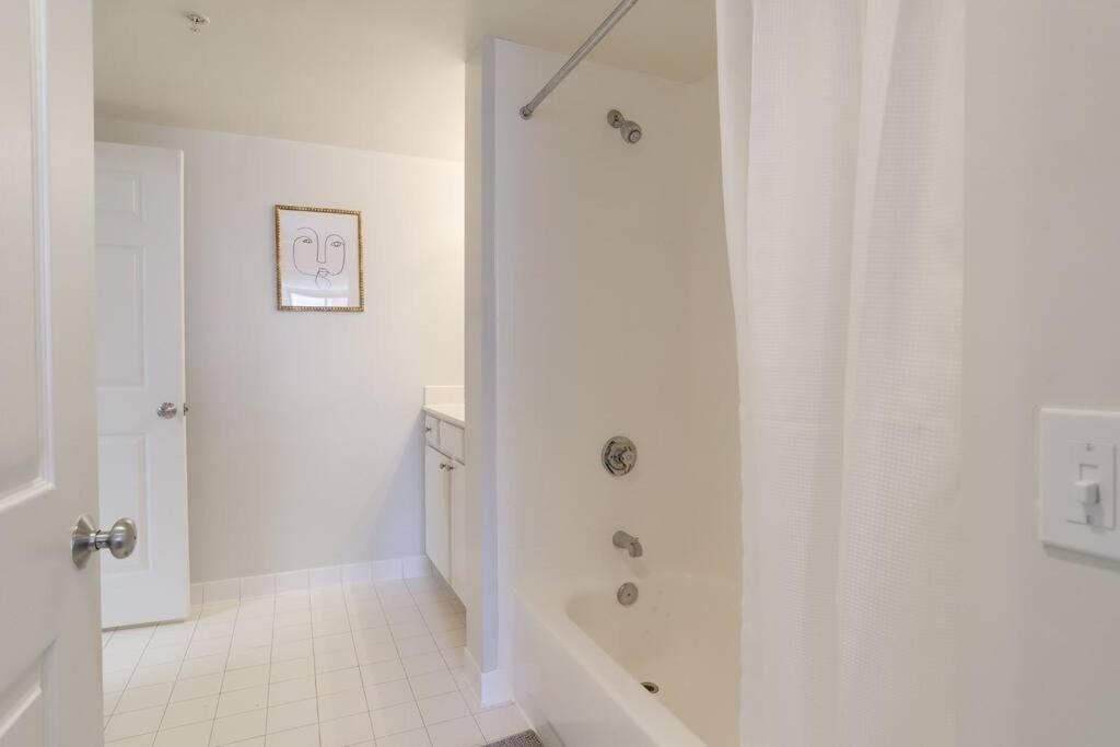Bright Apartment Walk To Ballston Metro Arlington Zewnętrze zdjęcie